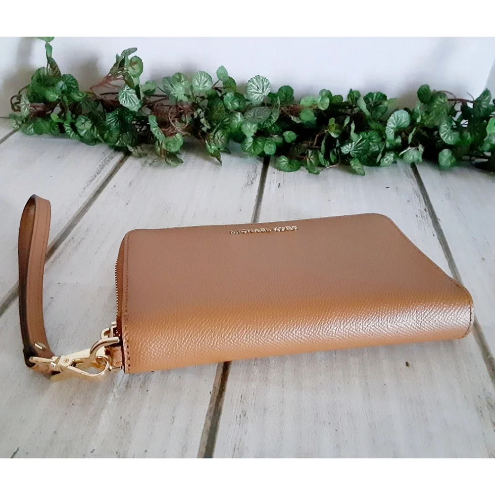 Michael Kors Multifunction Phone Wristlet/Wallet – Acorn - NWT - Picture 13 of 16